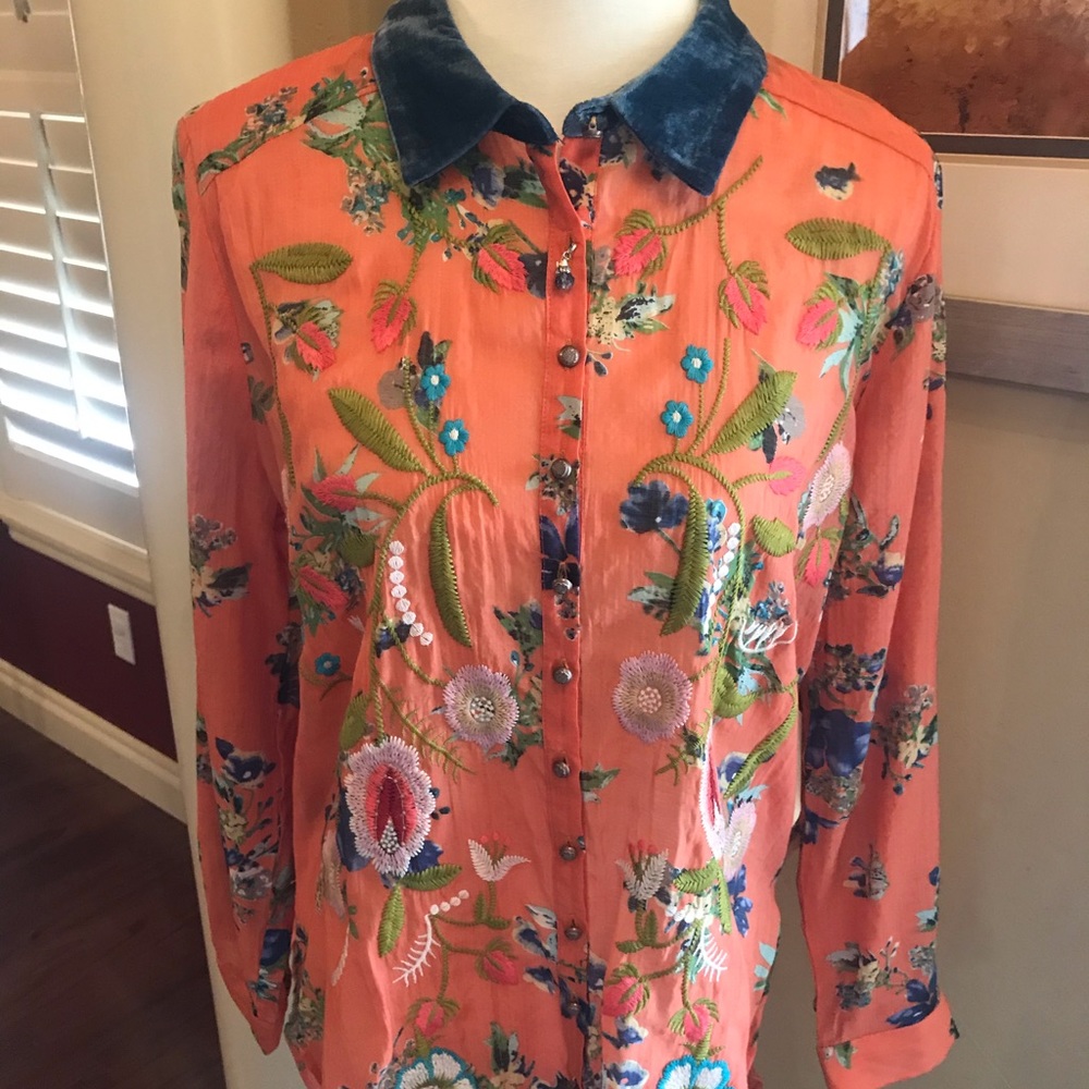 Peach embroidered blouse with blue velvet collar